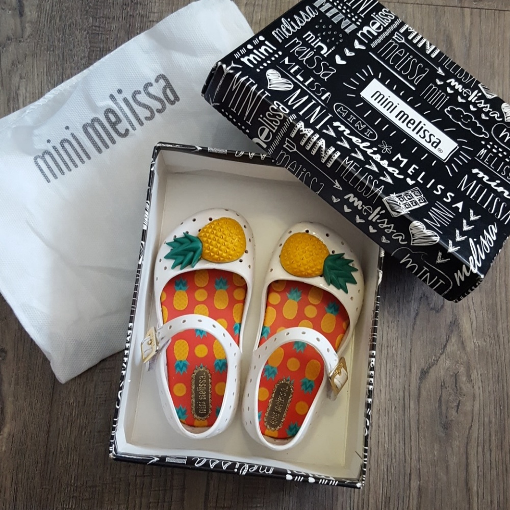 Mini Melissa Pineapple Furadinha